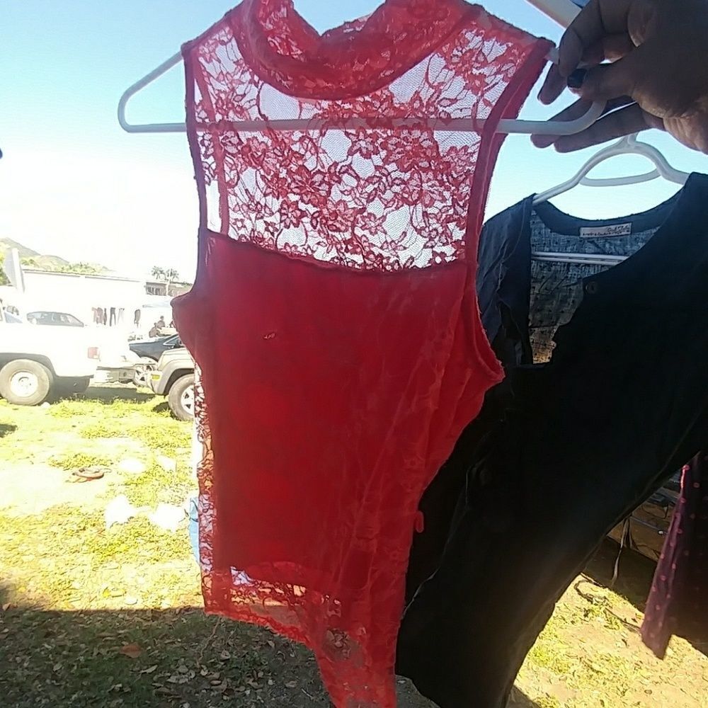 Coral lacy top 